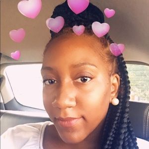 Meet your Posher, Alexis